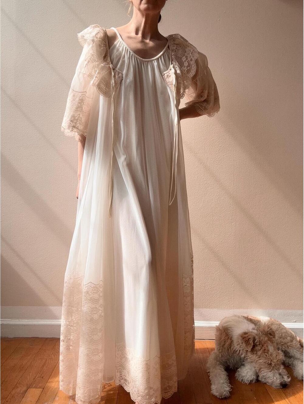 Vintage 1960s/70s White Nylon Lace Trimmed Gown & Pegnoir Set